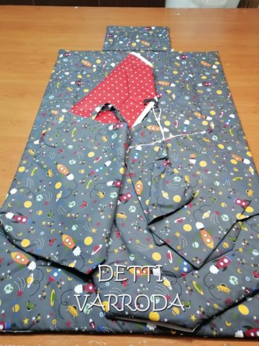 Galaxis - Ovis ágynemű garnitúra hozzá illő derékaljjal és vállfás oviszsákkal és tornazsákkal és ágyneműtartó zsákkal