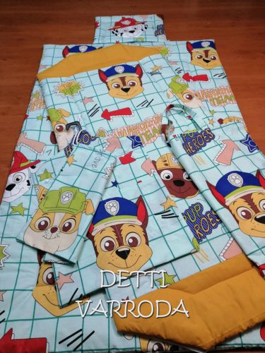 Mancs a szuper kutyus (zöld alapon) - Ovis ágynemű garnitúra hozzá illő derékaljjal és vállfás oviszsákkal és tornazsákkal és ágyneműtartó zsákkal