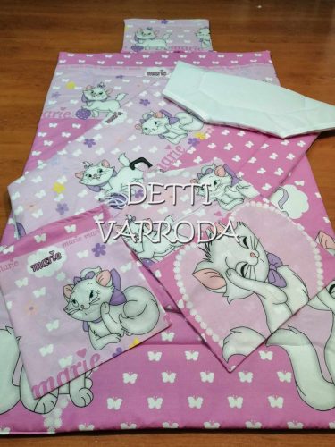 Marie cicás pillagngós - Ovis ágyneműgarnitúra hozzá illő derékaljjal és vállfás oviszsákkal és tornazsákkal