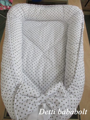 Fehér alapon szürke pöttyös - Babafészek