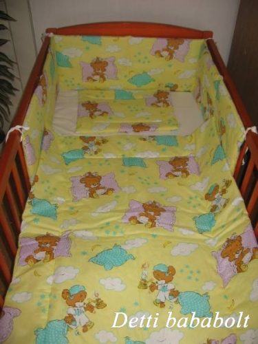 Alvós maci -  Babaágynemű garnitúrák 3 részes (Párna, paplan, fejvédő)