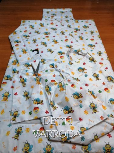 Méhecskés - Ovis ágynemű garnitúra hozzá illő derékaljjal és vállfás oviszsákkal és tornazsákkal és ágyneműtartó zsákkal