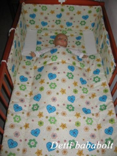 Szívecskés -  Babaágynemű garnitúrák 3 részes (Párna, paplan, fejvédő)