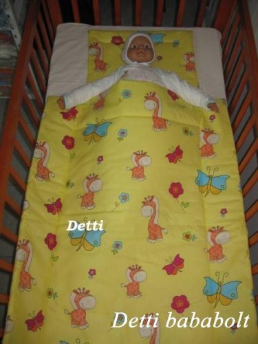 Zsiráf pillangóval - Babaágynemű garnitúra 2 részes