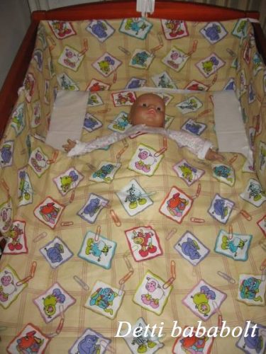 Állatkák kockában - Babaágynemű garnitúrák 3 részes (Párna, paplan, fejvédő)