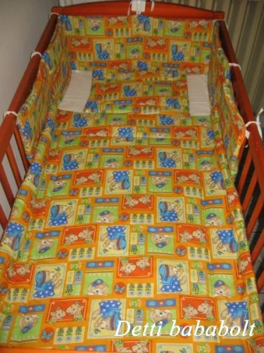 Zsiráf virágokkal -  Babaágynemű garnitúrák 3 részes (Párna, paplan, fejvédő)